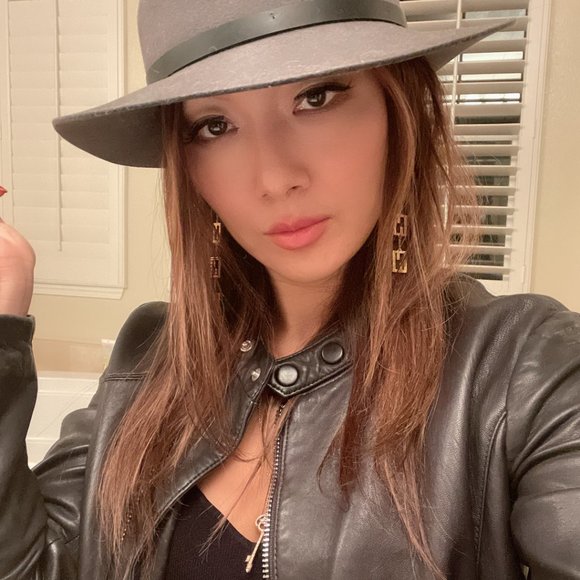 Grey floppy hat with black strap